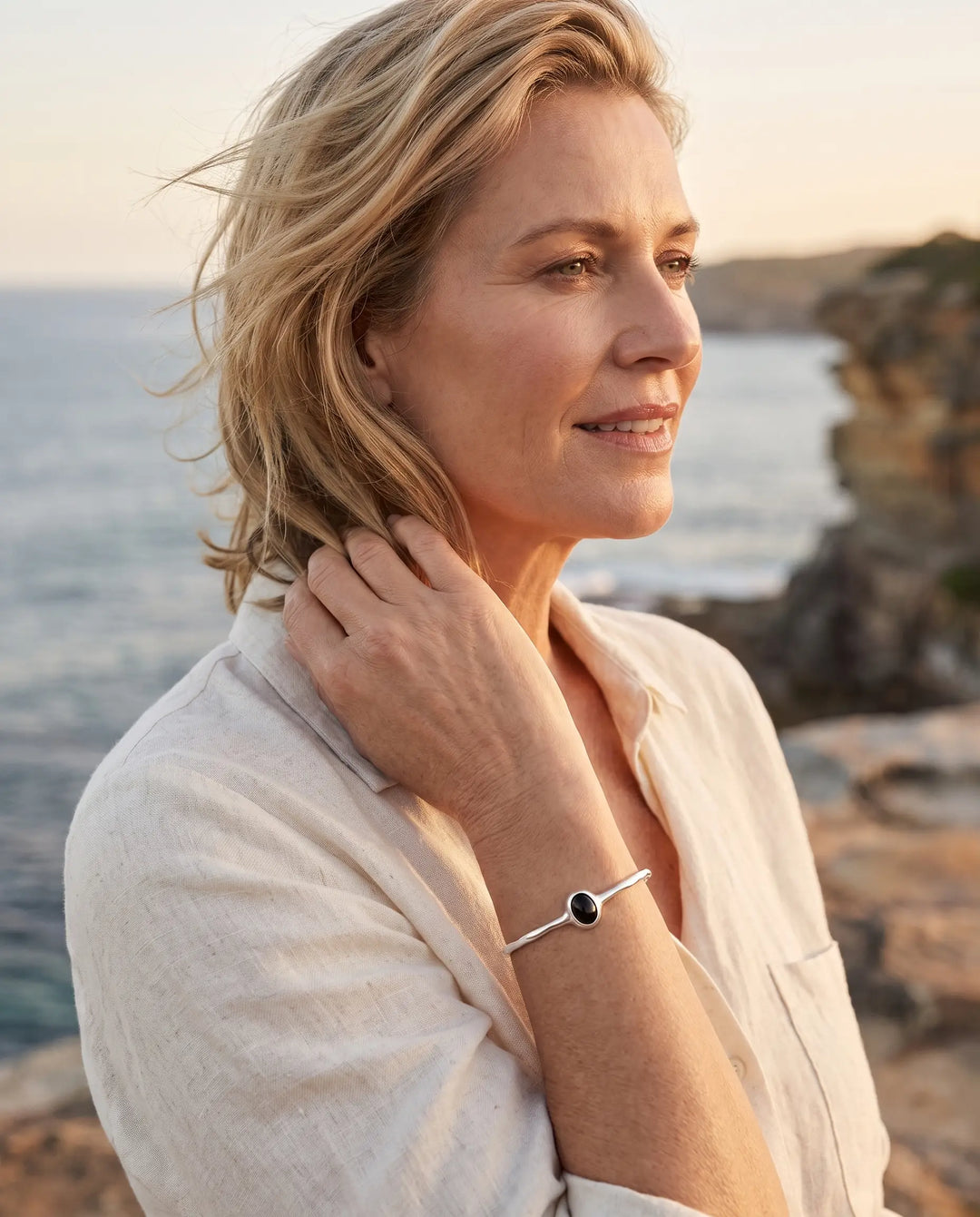Meave  – Round Bracelet