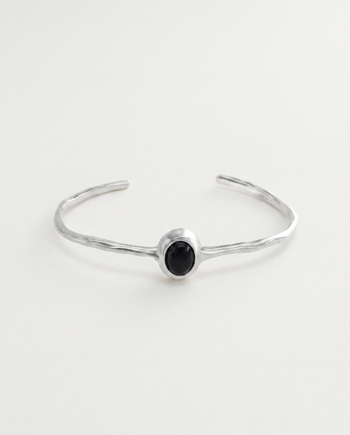 Meave  – Round Bracelet