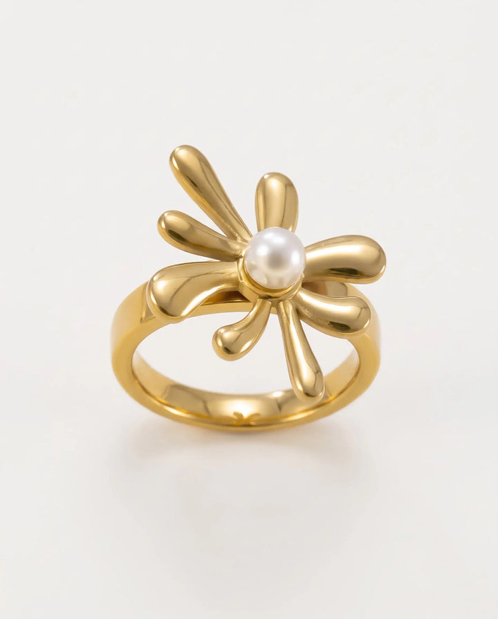 Daria – Floral Pearl Ring