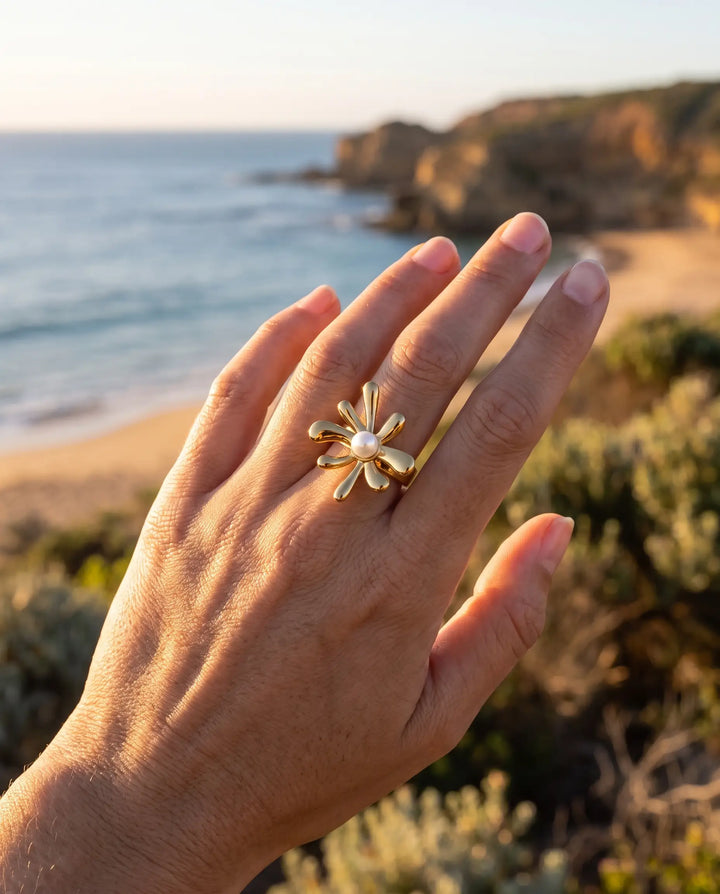Daria – Floral Pearl Ring