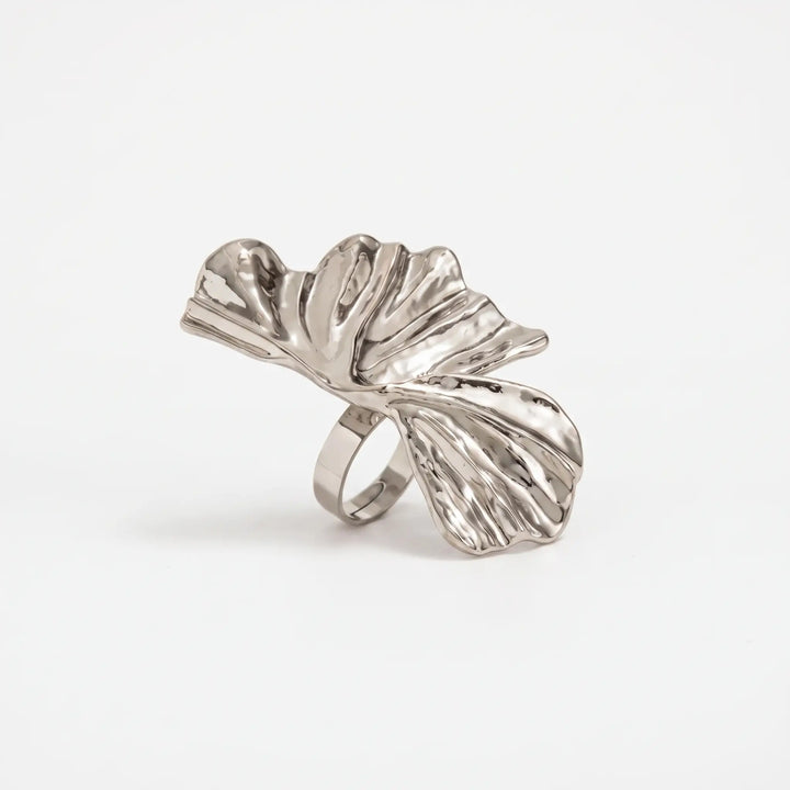 Noelle – Sculpted Leaf Ring